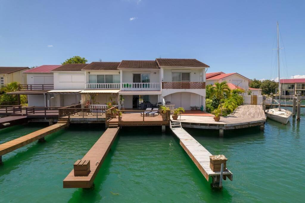 Waterfront Luxury Retreat: 2-Bed Villa Sea Life Jolly Harbour Exteriér fotografie